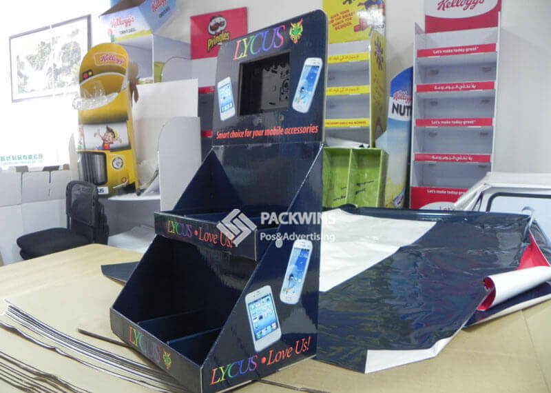 Counter-Display-Boxes-With-LCD-Video-to-Hold-Phone-Accessories-6