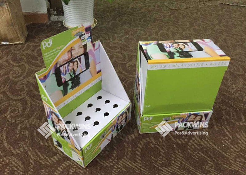PlugPlay-Selfie-Stick-Shelf-Ready-Package-Display