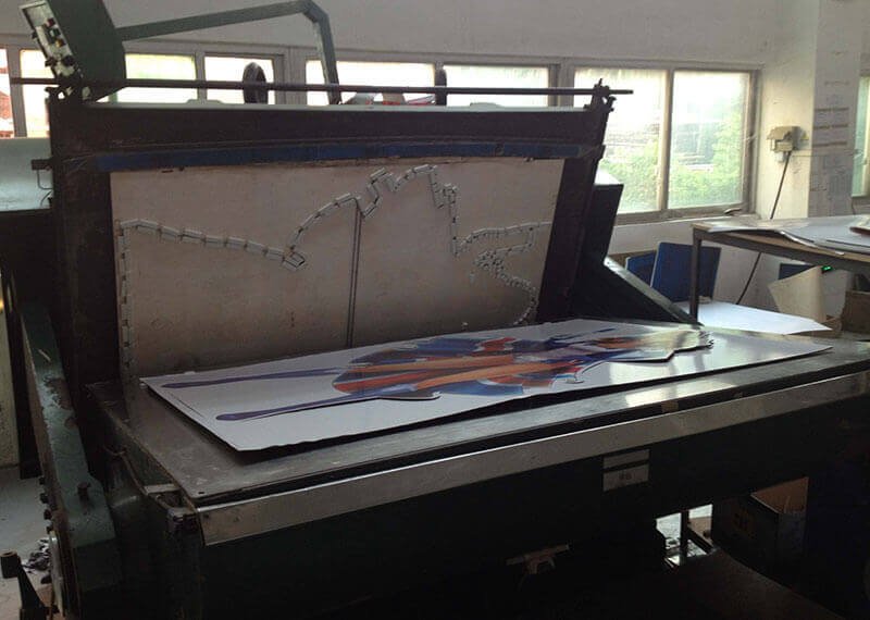 Die-cutting process for cardboard displays die cutting manufacturing cardboard