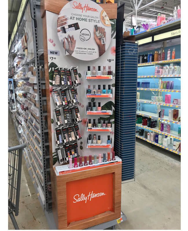 Retailer Evaluating an FSDU Retail manager inspecting an FSDU display
