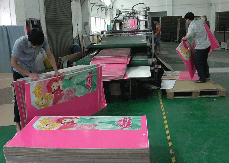 In-House-Laminating for Cardboard Display